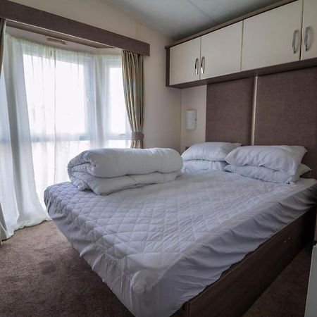Modern 6 Berth Caravan At Highfield Grange In Essex Ref 26609P Clacton-on-Sea Dış mekan fotoğraf