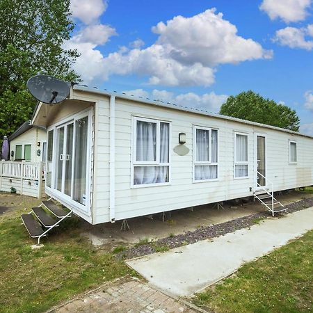 Modern 6 Berth Caravan At Highfield Grange In Essex Ref 26609P Clacton-on-Sea Dış mekan fotoğraf