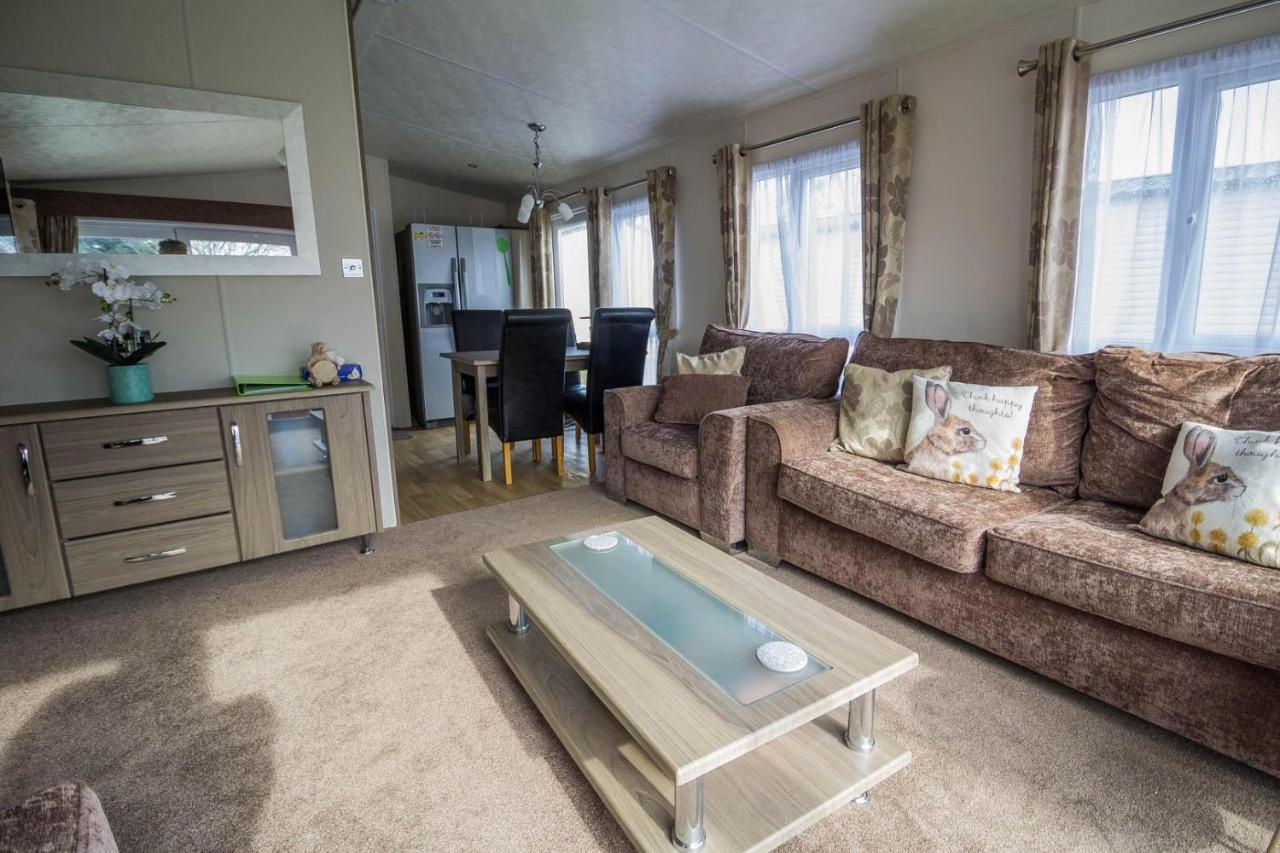 Modern 6 Berth Caravan At Highfield Grange In Essex Ref 26609P Clacton-on-Sea Dış mekan fotoğraf