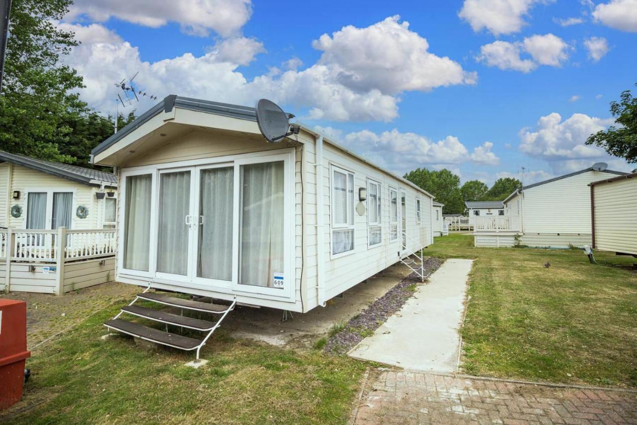 Modern 6 Berth Caravan At Highfield Grange In Essex Ref 26609P Clacton-on-Sea Dış mekan fotoğraf