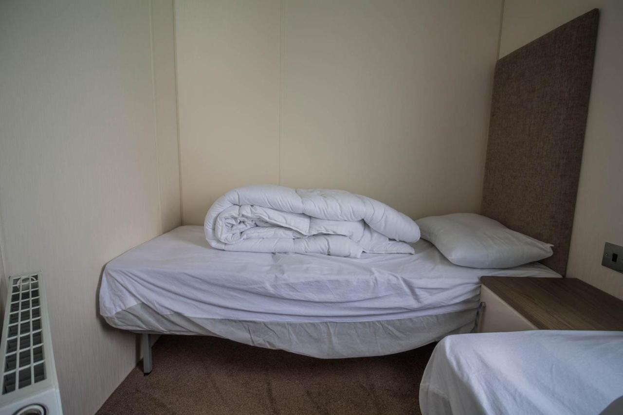 Modern 6 Berth Caravan At Highfield Grange In Essex Ref 26609P Clacton-on-Sea Dış mekan fotoğraf
