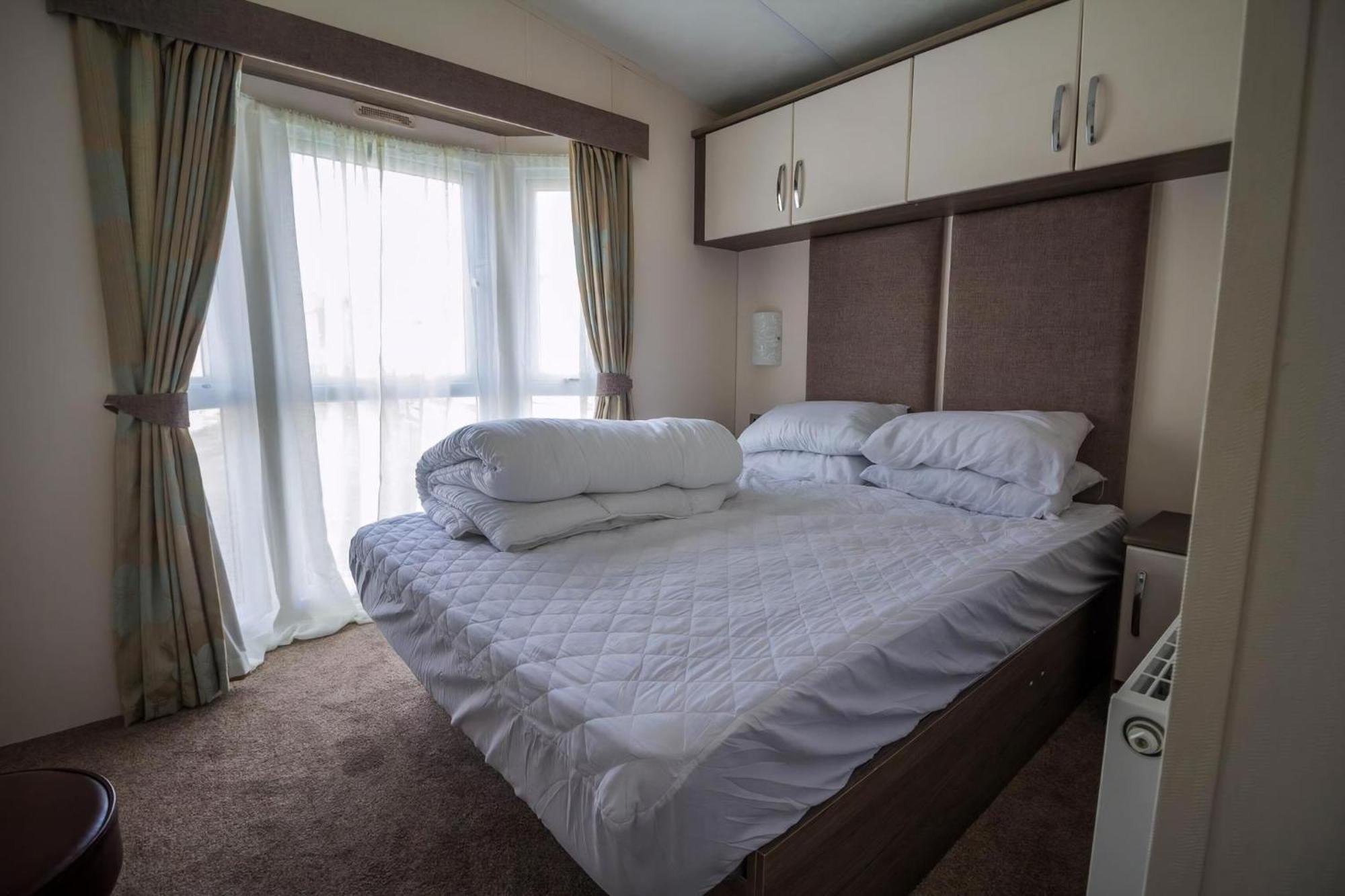 Modern 6 Berth Caravan At Highfield Grange In Essex Ref 26609P Clacton-on-Sea Dış mekan fotoğraf