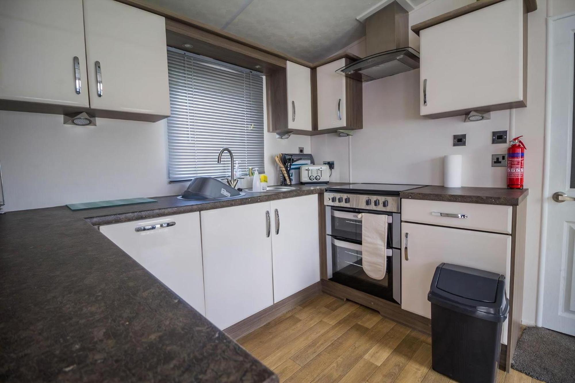 Modern 6 Berth Caravan At Highfield Grange In Essex Ref 26609P Clacton-on-Sea Dış mekan fotoğraf