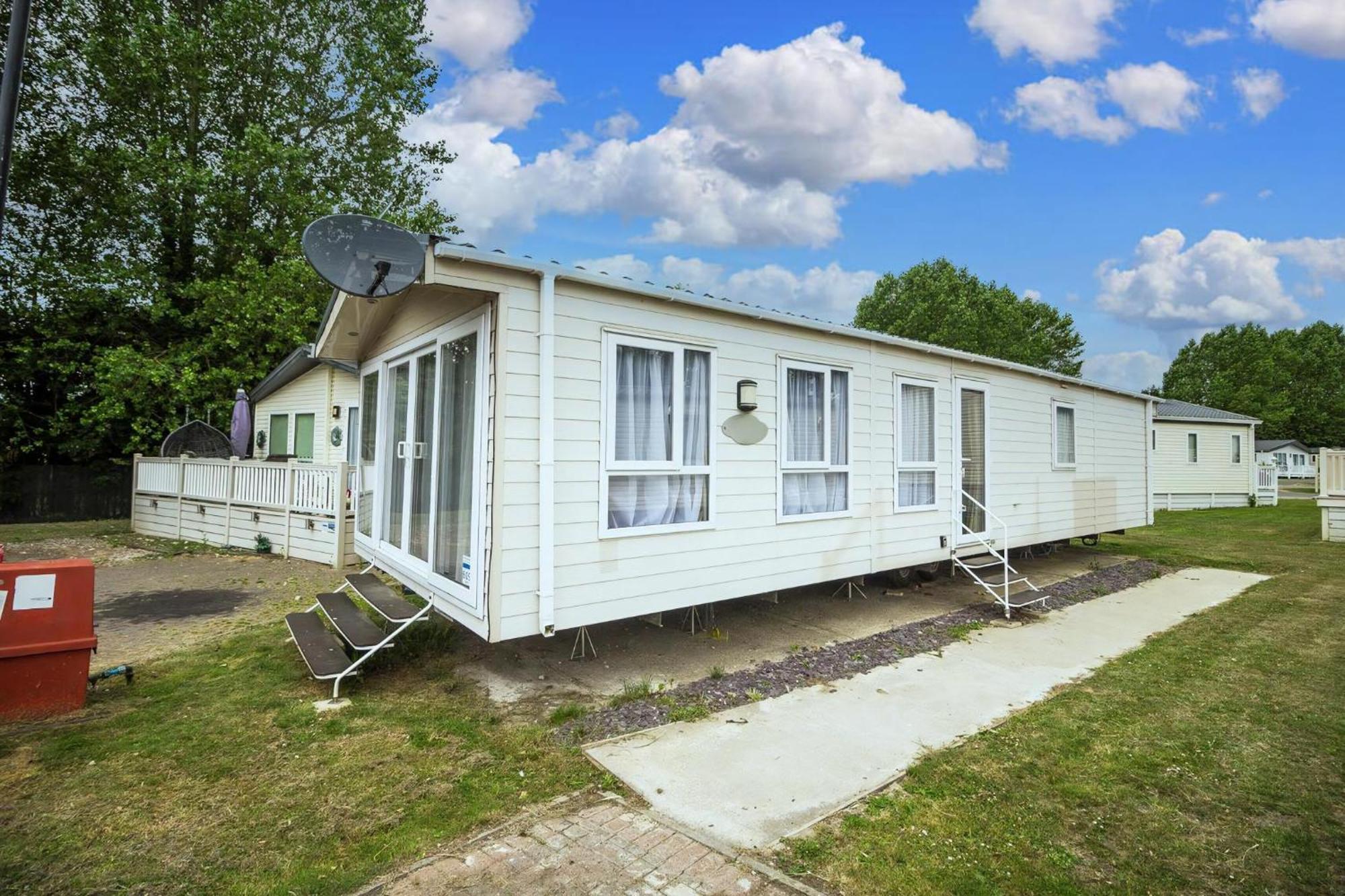 Modern 6 Berth Caravan At Highfield Grange In Essex Ref 26609P Clacton-on-Sea Dış mekan fotoğraf