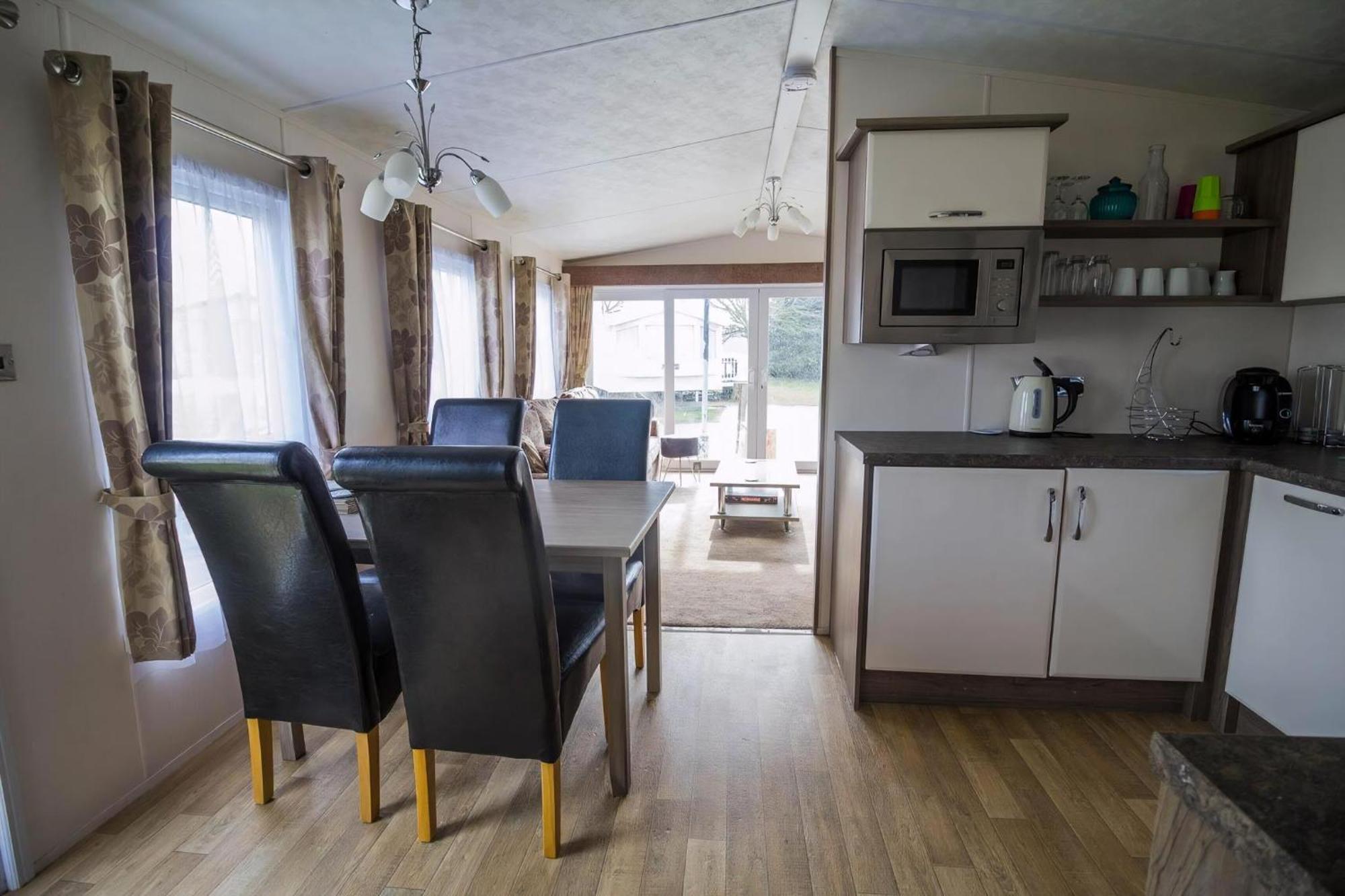 Modern 6 Berth Caravan At Highfield Grange In Essex Ref 26609P Clacton-on-Sea Dış mekan fotoğraf